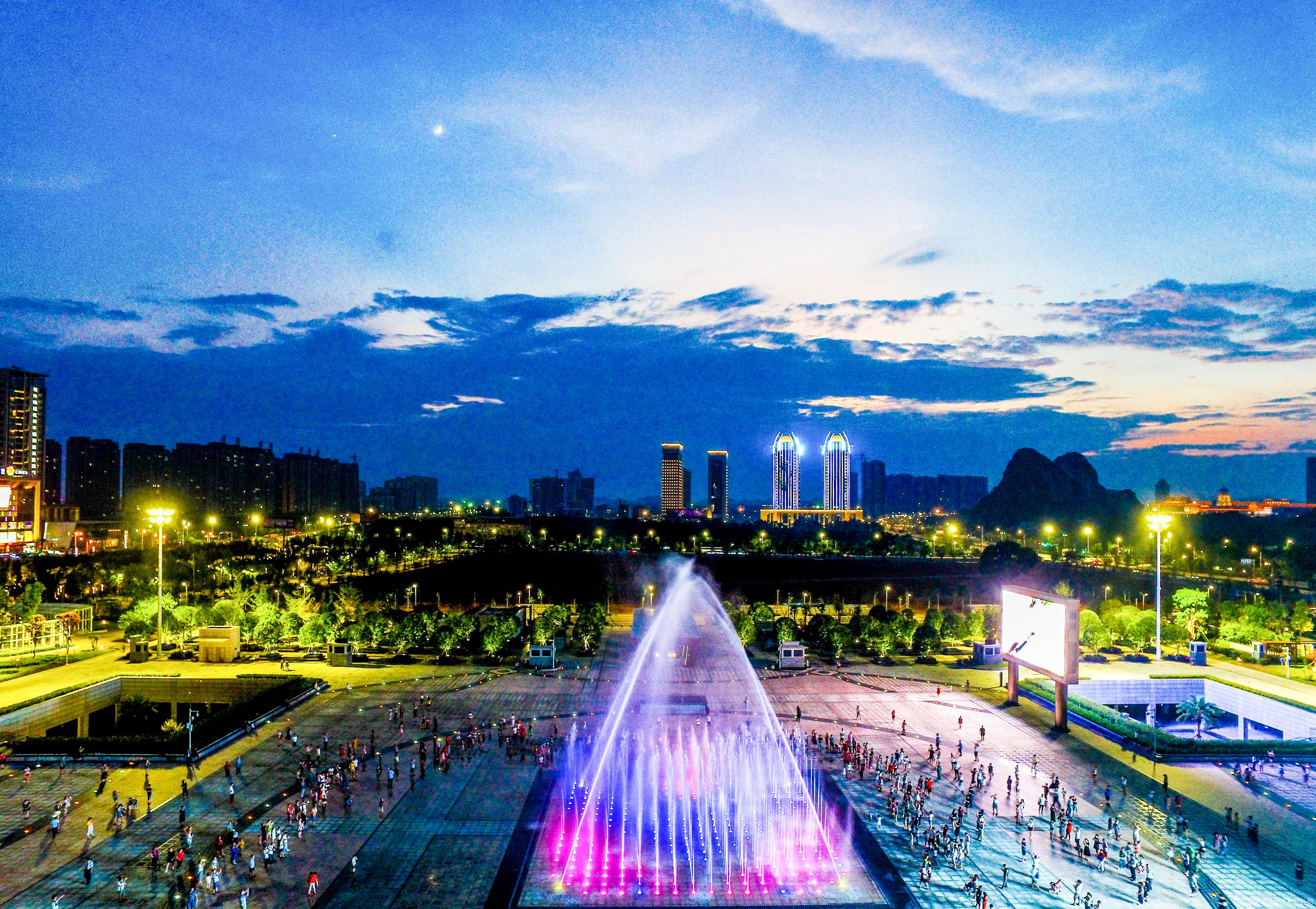 18.喷泉夜景.jpg